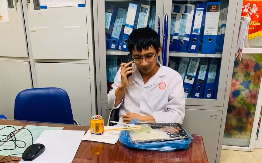 Hối hả xuyên ngày đêm vì người bệnh -0