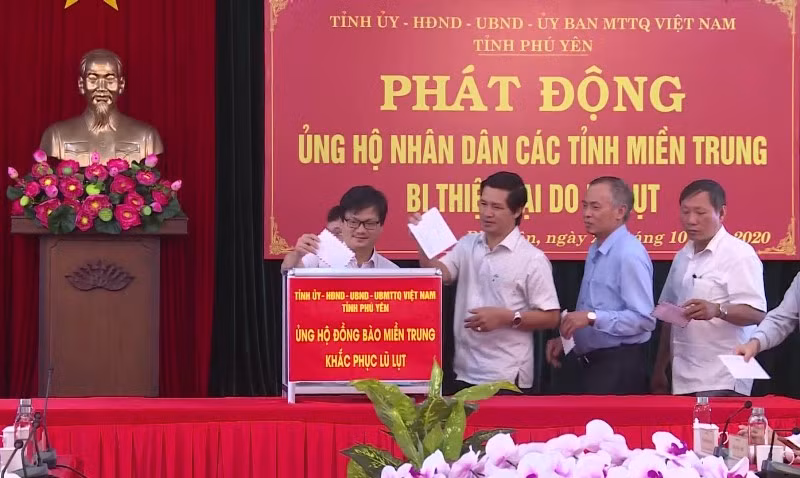 Gần 100 đơn vị ở Phú Yên quyên góp ủng hộ người dân vùng lũ