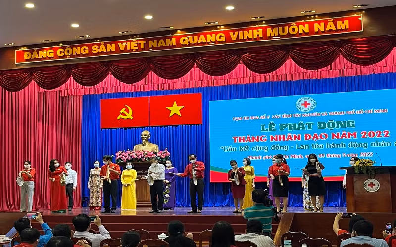 Phát động Tháng Nhân đạo 2022.