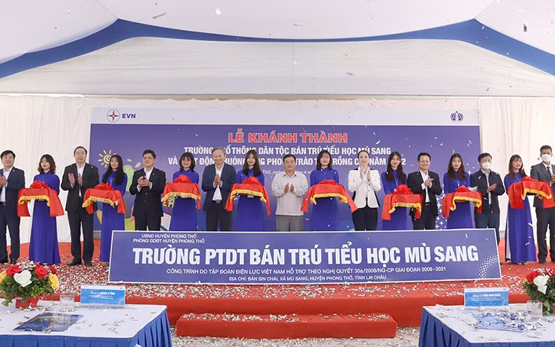 EVN tích cực hỗ trợ 3 huyện của tỉnh Lai Châu giảm nghèo -0