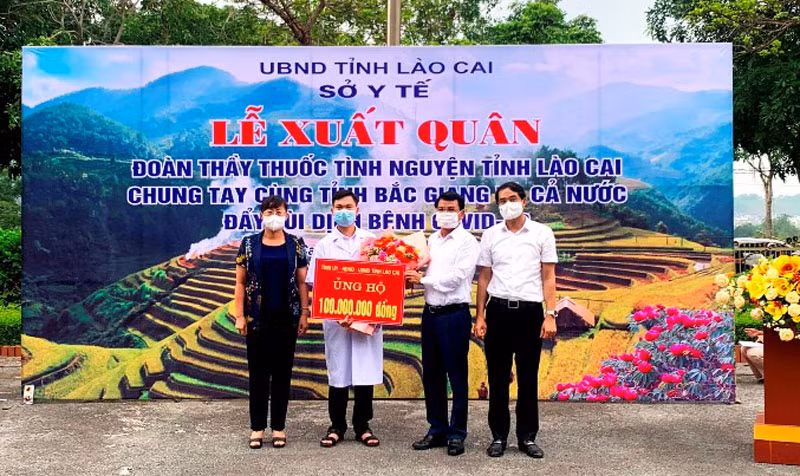 32 bác sĩ, nhân viên y tế Lào Cai hỗ trợ Bắc Giang chống dịch -0