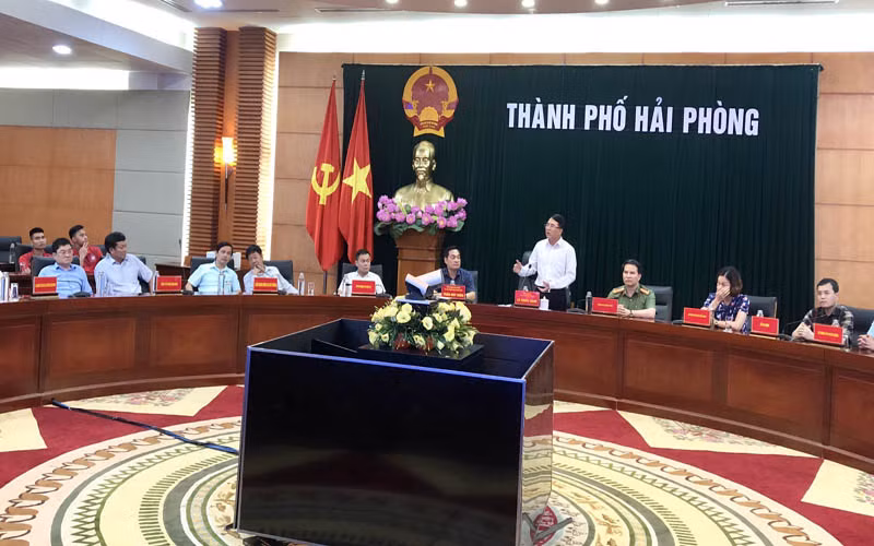 Quang cảnh công bố quyết định bàn giao CLB Bóng đá Hải Phòng chiều 23-4.