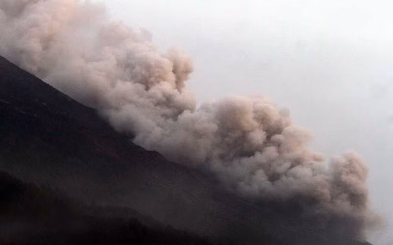 Núi lửa phun trào ở Indonesia, ít nhất 13 người thiệt mạng -0