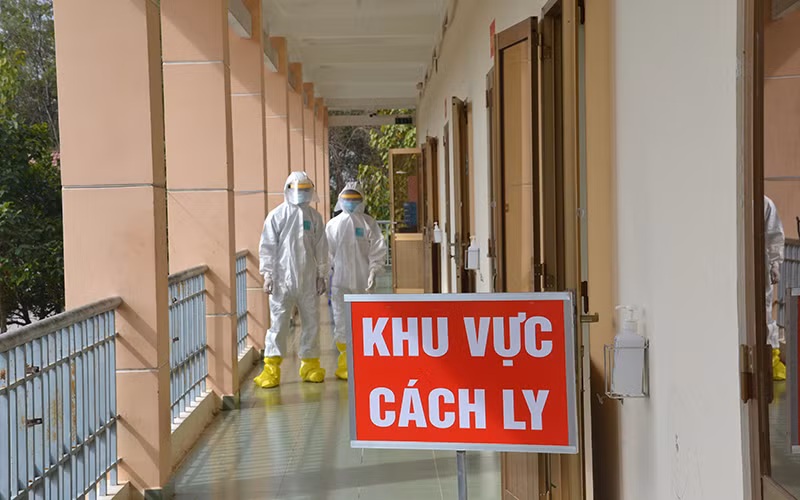 Xác định bốn trường hợp nghi nhiễm mới tại sân bay Tân Sơn Nhất