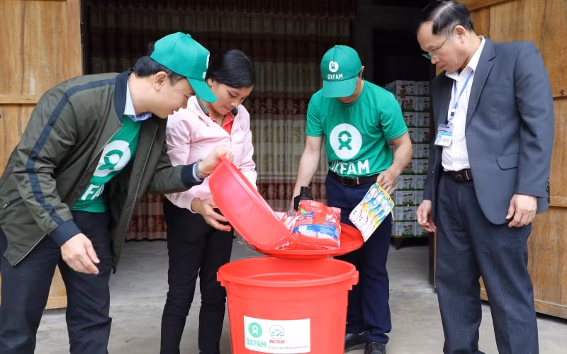 Hoạt động hỗ trợ Oxfam tại địa phương gặp thiên tai.