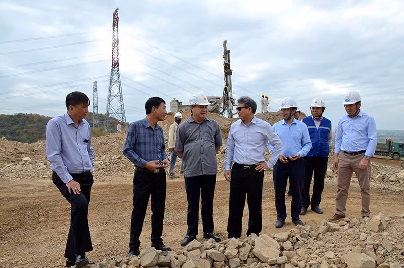 Đoàn công tác Quốc hội giám sát tiến độ thực hiện Dự án cao tốc đoạn Vĩnh Hảo - Phan Thiết -0