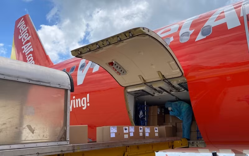 Vietjet chuyên chở 200 máy thở cao cấp, hiện đại từ Đức về Việt Nam