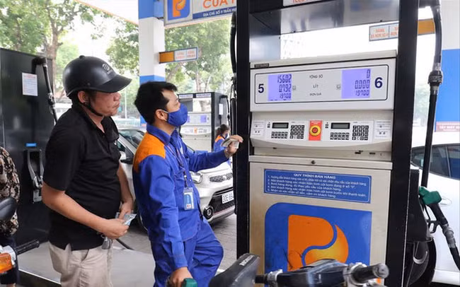 Giá xăng tăng thêm hơn 600 đồng/lít