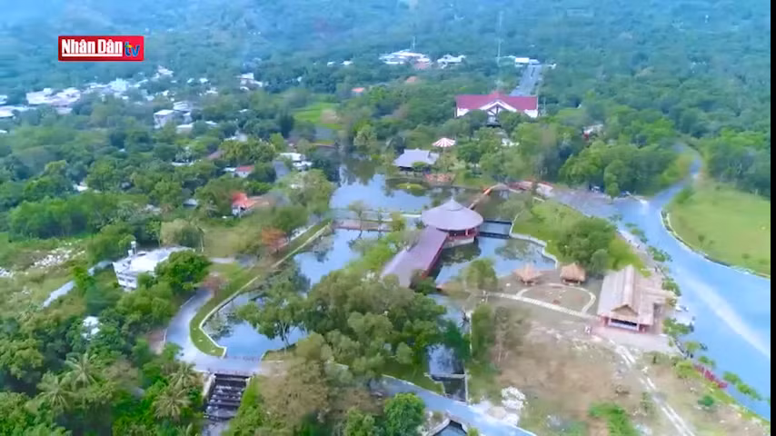 Thiên Cấm Sơn - "Nóc nhà miền Tây"