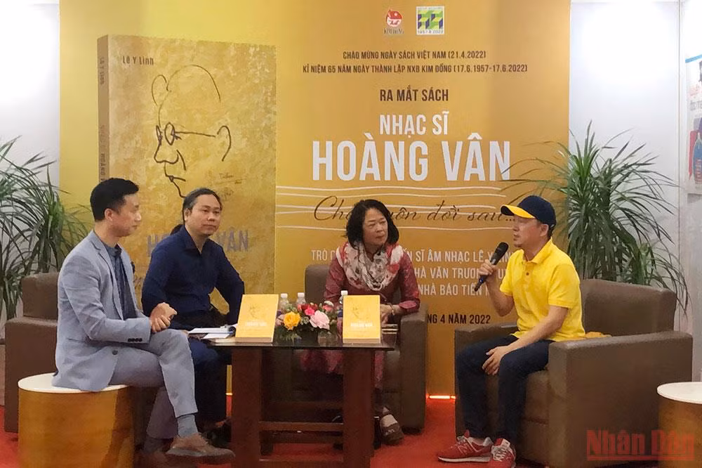 Buổi trò chuyện giữa TS Lê Y Linh, nhạc sĩ Quốc Trung, nhà văn Trương Quý và nhà báo Tiến Mạnh.