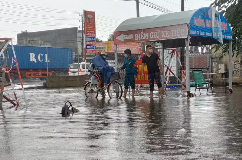 Một chốt kiểm soát trên địa bàn TP Thuận An, tỉnh Bình Dương. 
