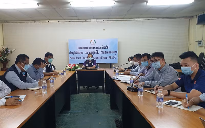 Đoàn chuyên gia y tế Việt Nam làm việc với Ban chỉ đạo phòng, chống dịch Covid-19 của tỉnh Champasak.