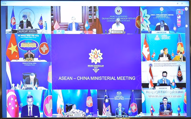 Hội nghị Bộ trưởng Ngoại giao ASEAN - Trung Quốc diễn ra theo hình thức trực tuyến. (Ảnh do báo Thế giới và Việt Nam cung cấp)