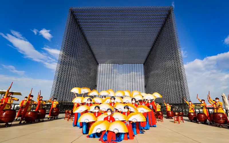 Trình diễn nghệ thuật truyền thống Việt Nam tại Dubai EXPO 2020. (Ảnh: NAM NGUYỄN)
