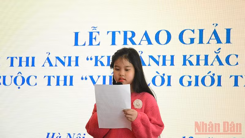 Trao các giải thưởng đạt giải trong 2 cuộc thi về sách -2