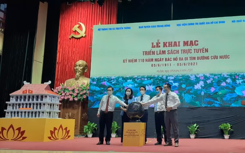 Khai mạc Triển lãm sách trực tuyến Kỷ niệm 110 năm Ngày Bác Hồ ra đi tìm đường cứu nước.