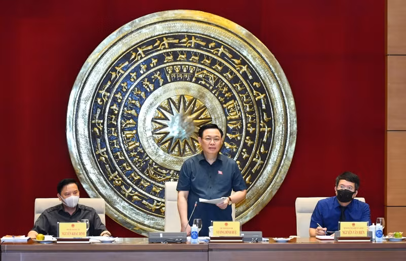 Chủ tịch Quốc hội Vương Đình Huệ phát biểu tại buổi làm việc. Ảnh: DUY LINH.