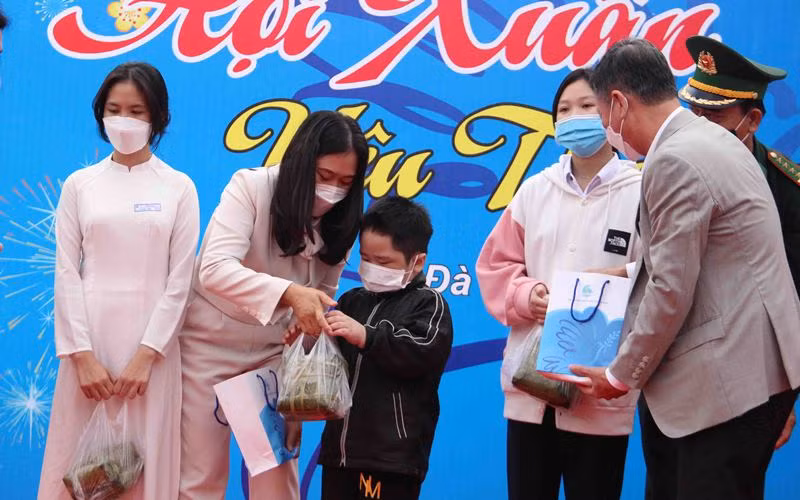 Rộn ràng “Hội Xuân yêu thương” -0