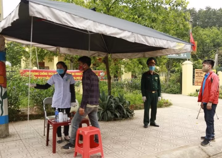 Một chốt kiểm soát trên tuyến QL 4B Tiên Yên đi Đình Lập.