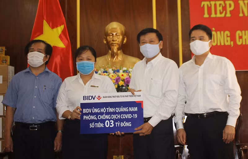 Ủng hộ 8,3 tỷ đồng giúp Quảng Nam phòng, chống dịch Covid-19 -1