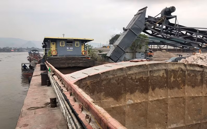 Xử phạt hơn 140 triệu đồng về hành vi khai thác cát, sỏi trái phép -0
