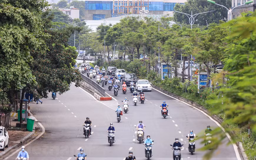 Giao thông ở Hà Nội nhộn nhịp trong ngày đầu dỡ bỏ 39 chốt kiểm soát -2