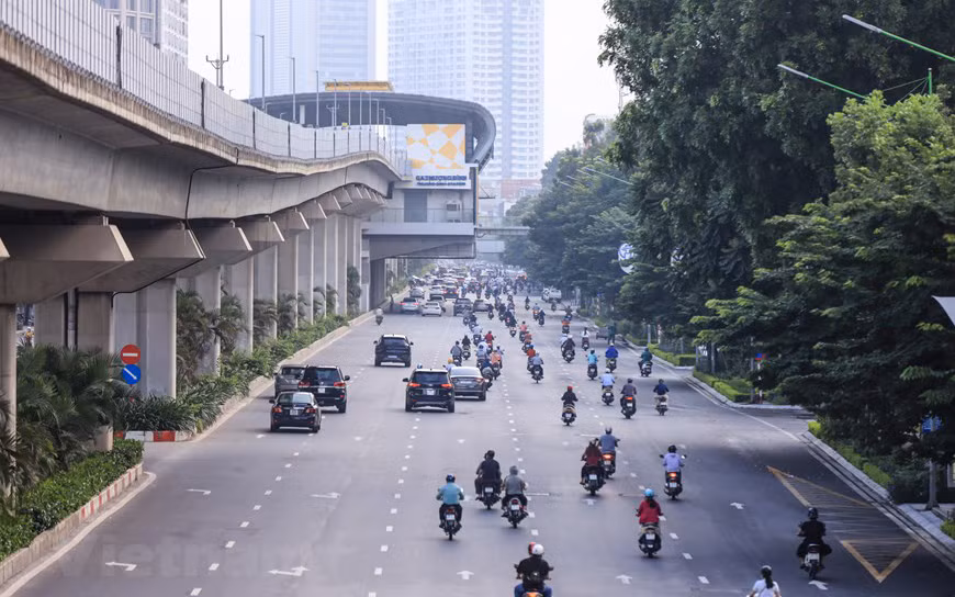Giao thông ở Hà Nội nhộn nhịp trong ngày đầu dỡ bỏ 39 chốt kiểm soát -4