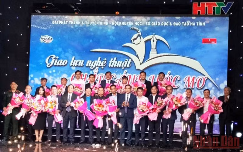 Hơn 13 tỷ đồng đến với tân sinh viên nghèo Hà Tĩnh -0