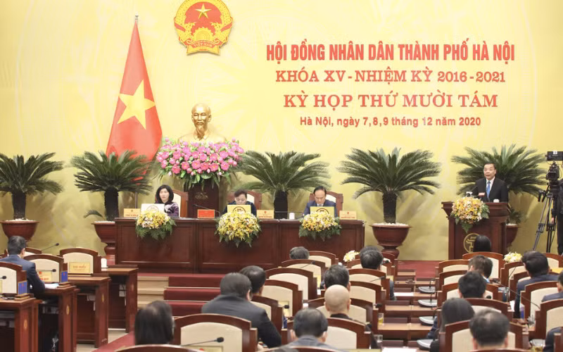 Chủ tịch HĐND TP Hà Nội phát biểu tại phiên chất vấn.