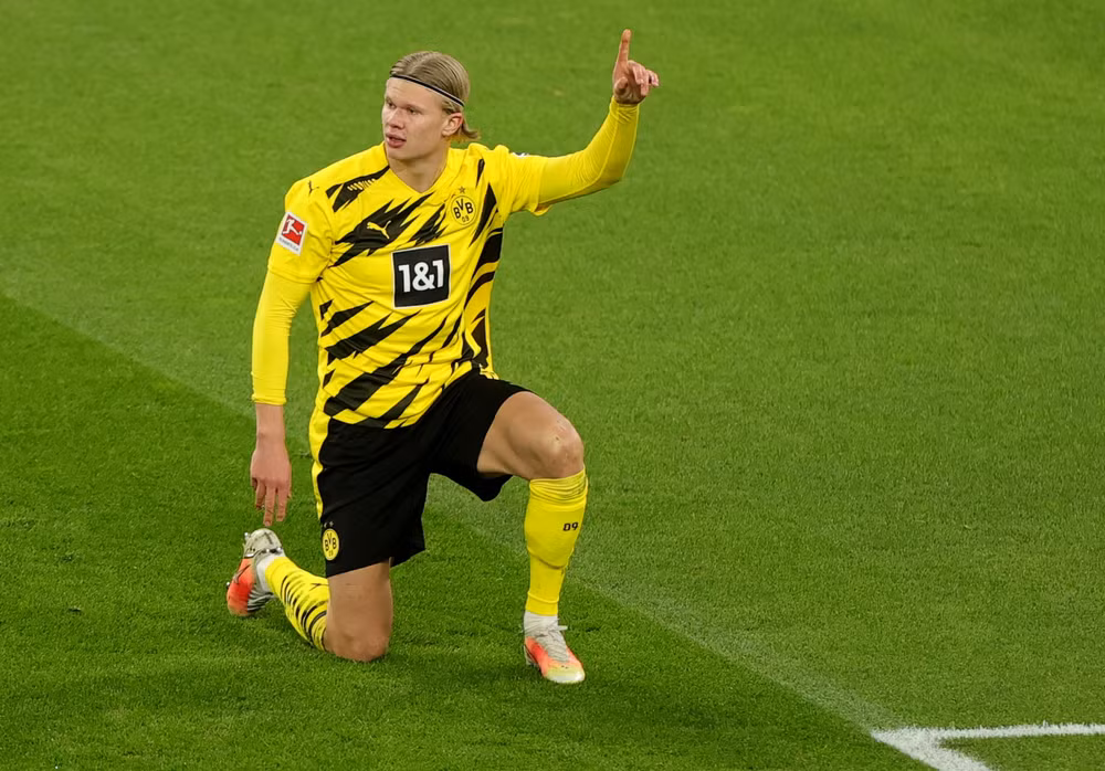 Erling Haaland khiến mọi hàng phòng ngự e ngại. (ẢNH: Bundesliga)