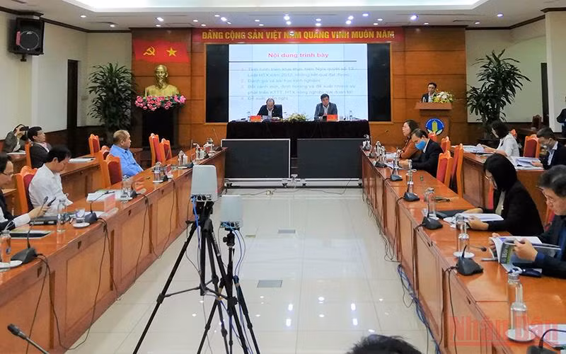 Hội nghị tổng kết Nghị quyết 13 về nâng cao hiệu quả kinh tế tập thể.