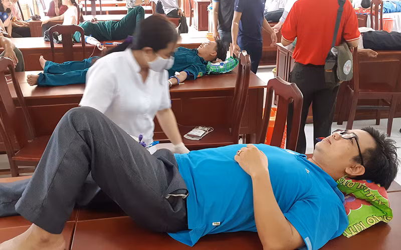 5 năm qua, Hội Chữ thập đỏ các cấp trong tỉnh Kiên Giang vận động người dân tham gia hiến máu tình nguyện gần 98.000 đơn vị máu. 