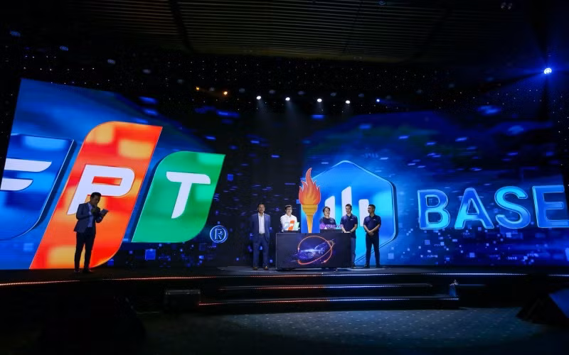Lãnh đạo FPT và base.vn tại lễ công bố hợp tác đầu tư.