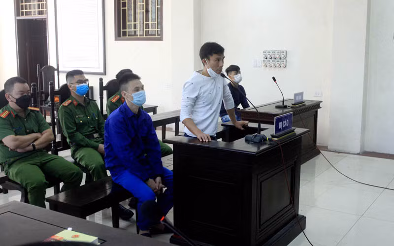 Hai bị cáo trong phiên xét xử sơ thẩm.