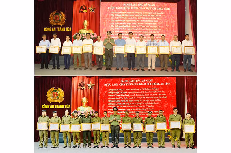 Lãnh đạo Công an tỉnh Thanh Hóa trao thưởng cho các Công an xã có thành tích xuất sắc.