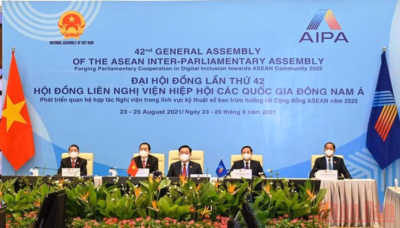 Chủ tịch Quốc hội Vương Đình Huệ cùng các Phó Chủ tịch Quốc hội tại Lễ khai mạc. (Ảnh: DUY LINH)