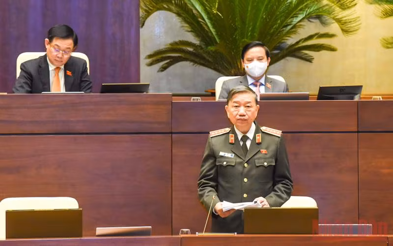 Bộ trưởng Công an Tô Lâm giải trình, làm rõ một số ý kiến của đại biểu Quốc hội về dự thảo Luật Cảnh sát cơ động. (Ảnh: LINH NGUYÊN)