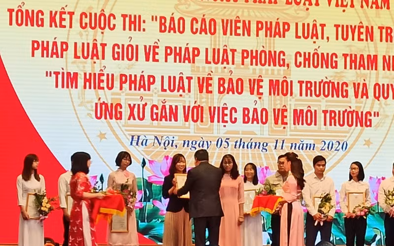Trao giải cho các cá nhân xuất sắc của cuộc thi.