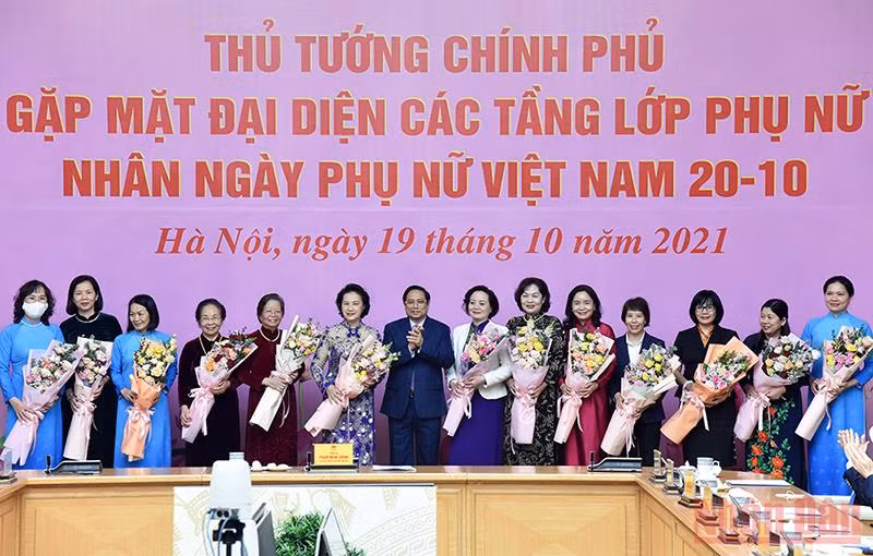 Thủ tướng Phạm Minh Chính gặp mặt các đại biểu phụ nữ tiêu biểu -0