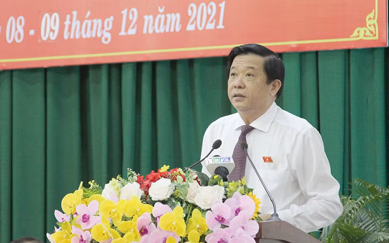Bí thư Tỉnh uỷ Vĩnh Long Bùi Văn Nghiêm phát biểu khai mạc kỳ họp sáng 8/12. (Ảnh: Bá Dũng)