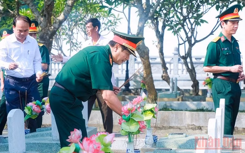Tỉnh Nghệ An dâng hoa, dâng hương tưởng niệm Chủ tịch Hồ Chí Minh -0