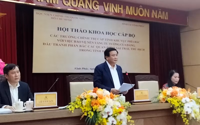 Đồng chí Nguyễn Xuân Thắng phát biểu tại Hội thảo.