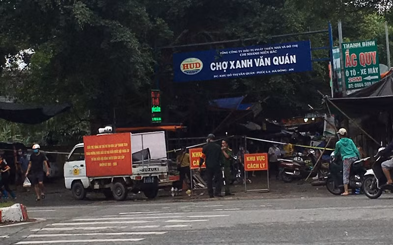 Chợ Xanh Văn Quán được phong tỏa sáng nay do có một ca dương tính đã từng đến.