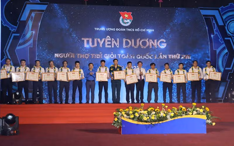 Các cá nhân được tuyên dương danh hiệu Người thợ trẻ giỏi năm 2022.