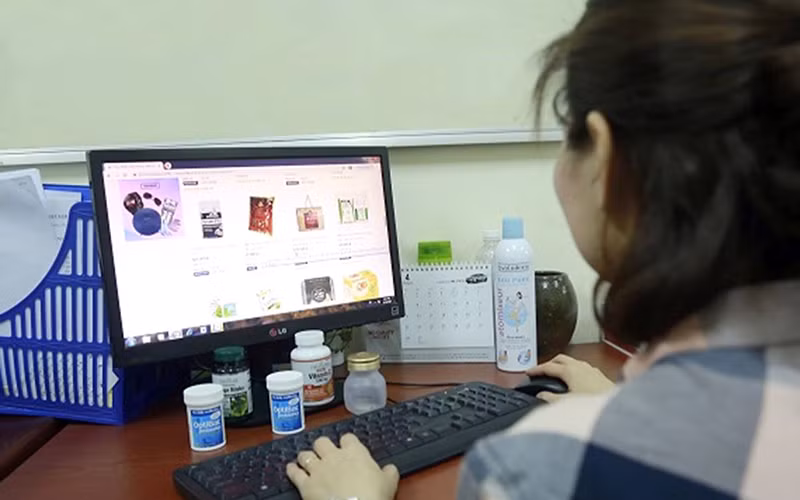 Nhiều loại thực phẩm chức năng được chào bán trên mạng xã hội. 