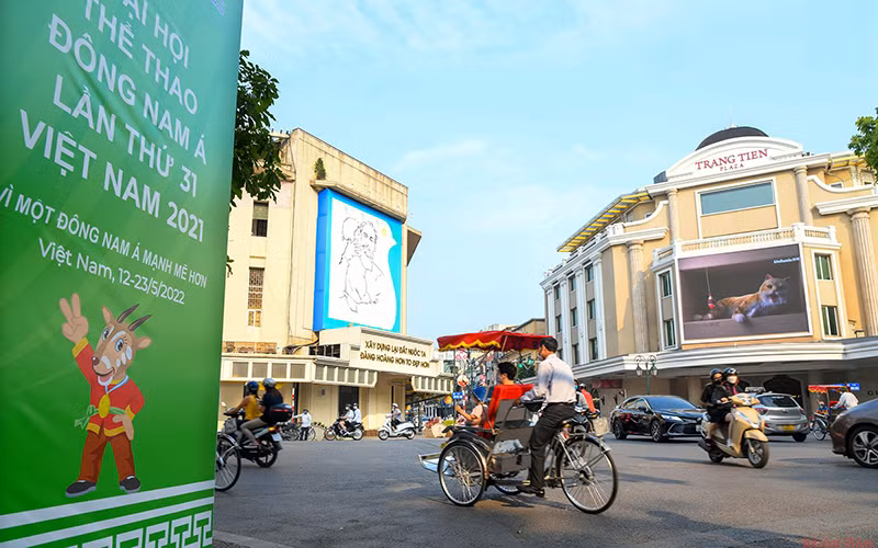 Các tuyến phố trang hoàng chào đón SEA Games 31.