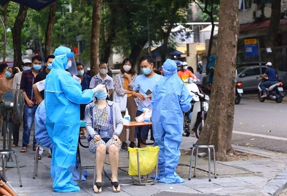 Hà Nội xét nghiệm diện rộng cho cư dân quanh Bệnh viện Việt - Đức -0
