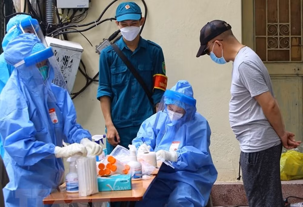 Hà Nội xét nghiệm diện rộng cho cư dân quanh Bệnh viện Việt - Đức -0