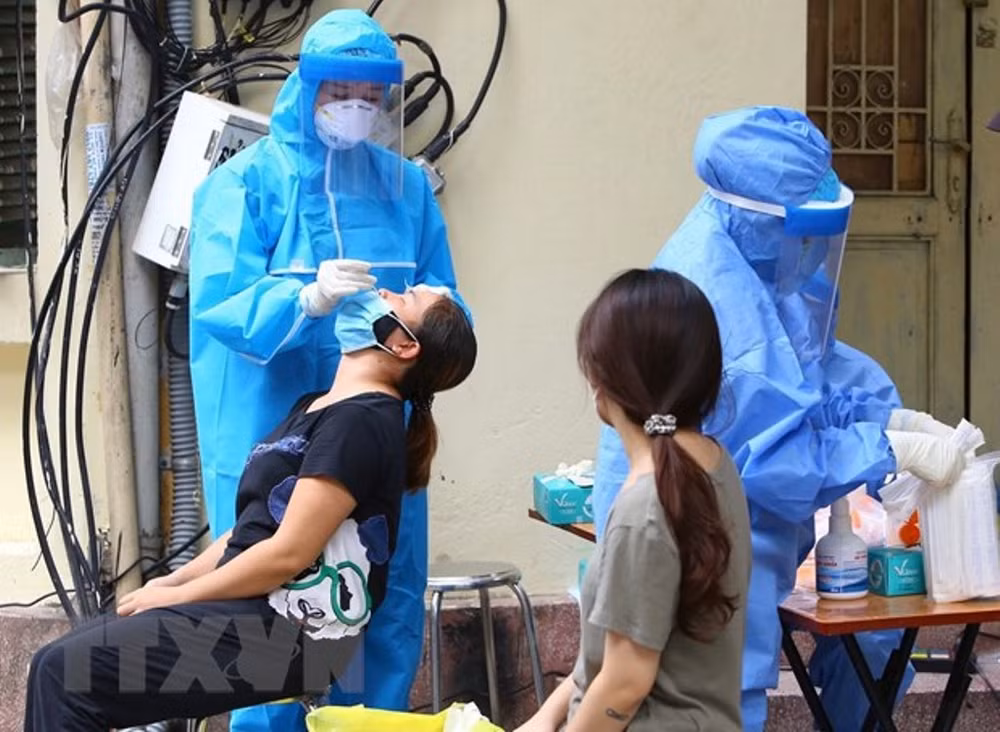 Hà Nội xét nghiệm diện rộng cho cư dân quanh Bệnh viện Việt - Đức -0