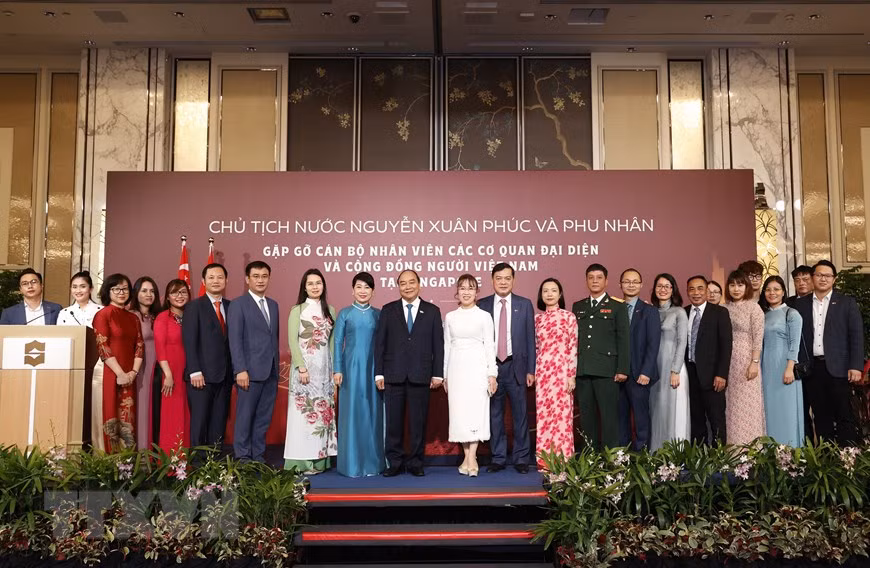 Chủ tịch nước gặp gỡ cán bộ, nhân viên ĐSQ và cộng đồng người Việt Nam -6